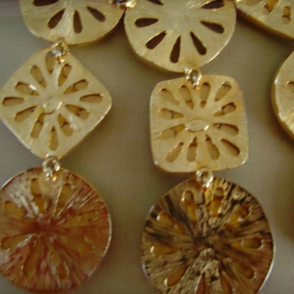 Kenneth J Lane (KJL) Statement Bib Necklace - Picture 14 of 15